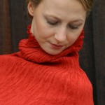 Rotes Kleid mit Umschlagkragen